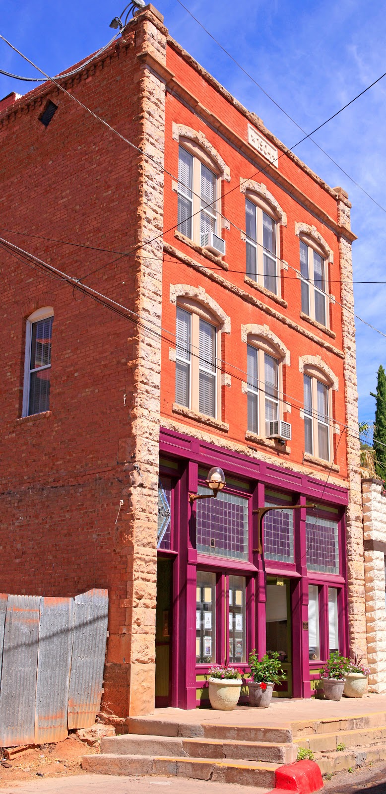 Bisbee Brownstone Suites